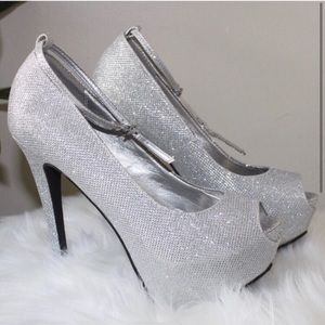 Sparkling silver stiletto